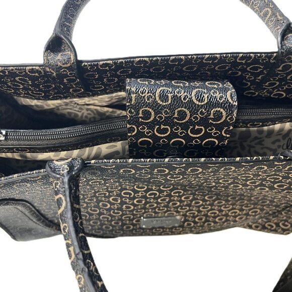 GUESS handbags - Picture 10 of 12